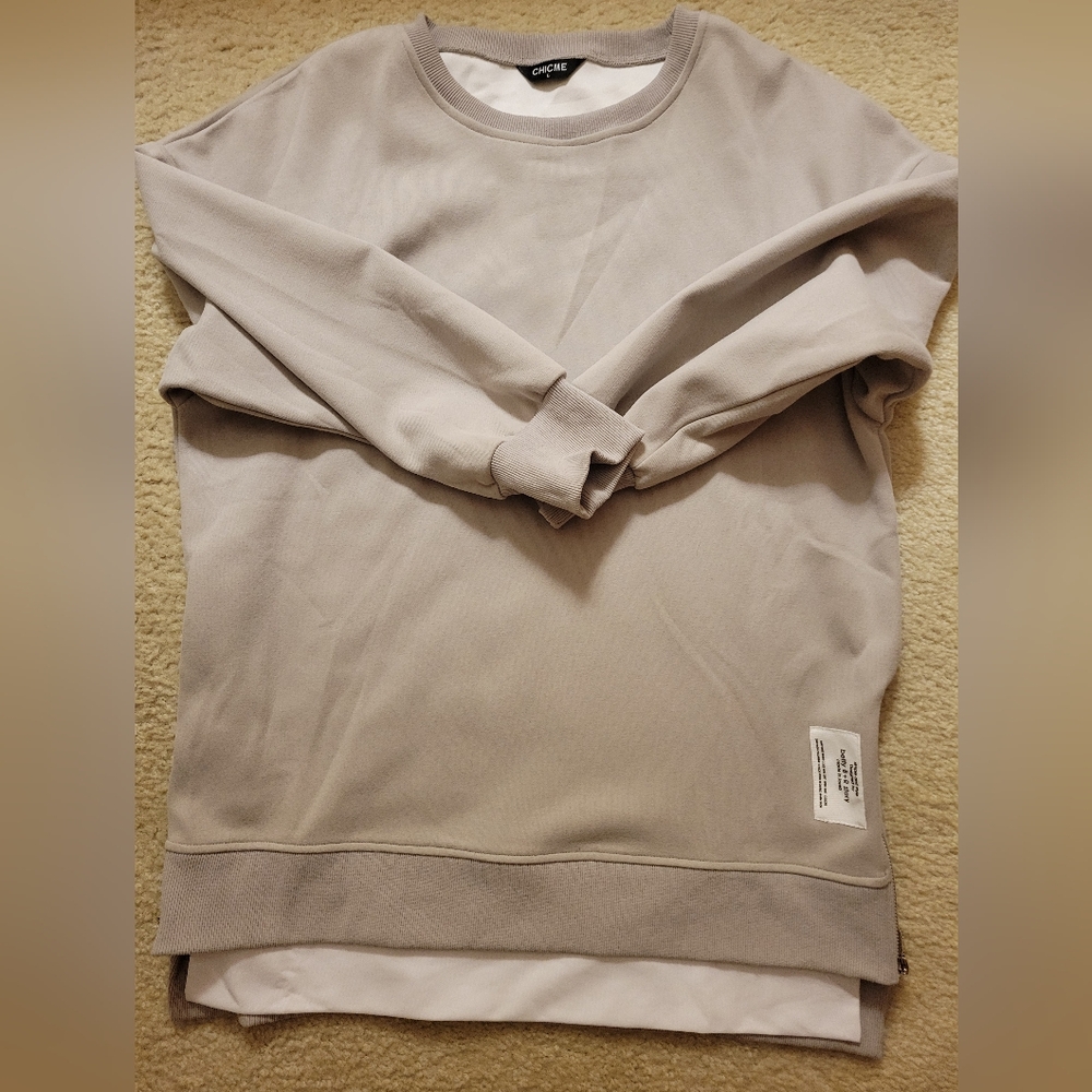 Gray Taupe  Tunic With A Double White Layer Underneath. Zips On Sides